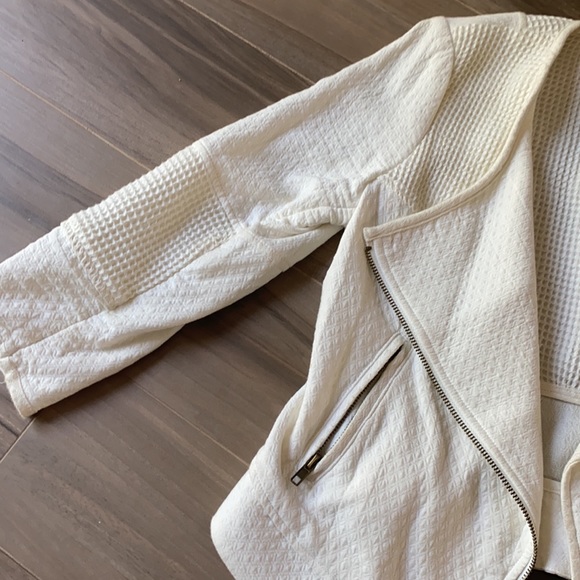 White jacket - Picture 2 of 5